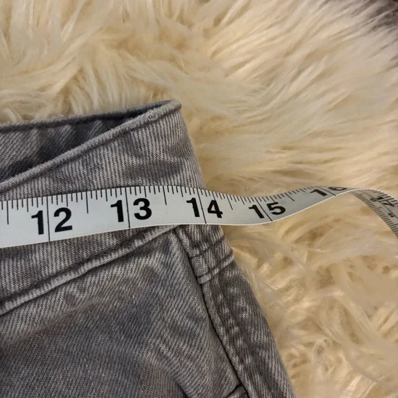 Zara High-Waisted Straight Leg Jeans - Grey Wash - Women’s Size 6 - Picture 6 of 9